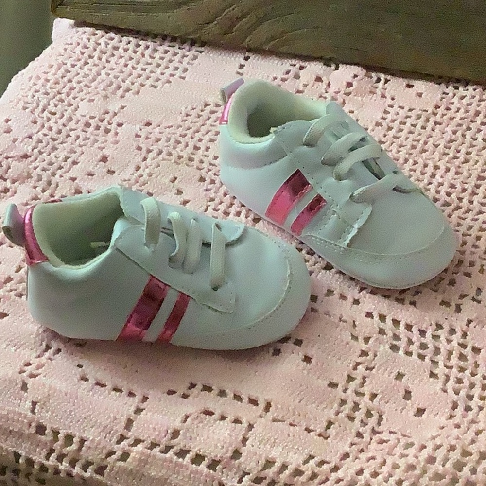 Lovable Friends size 6-12 mo White Baby Walker Shoes 2 pink stripes on sides